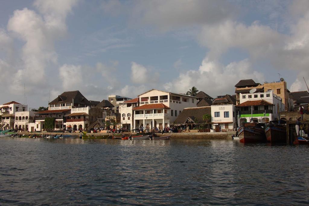 The Red Pepper House Hotel Ламу Екстериор снимка