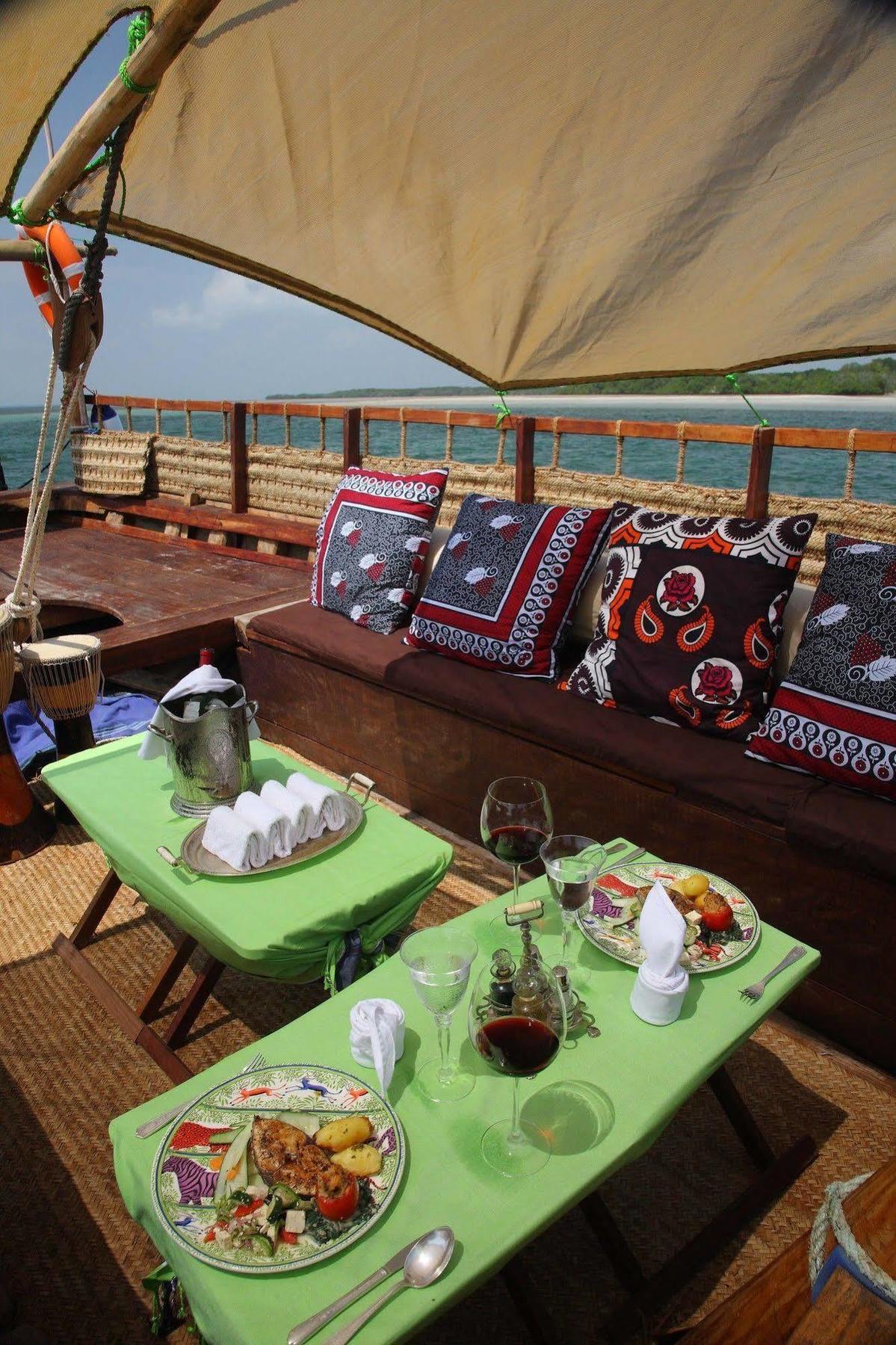 The Red Pepper House Hotel Ламу Екстериор снимка